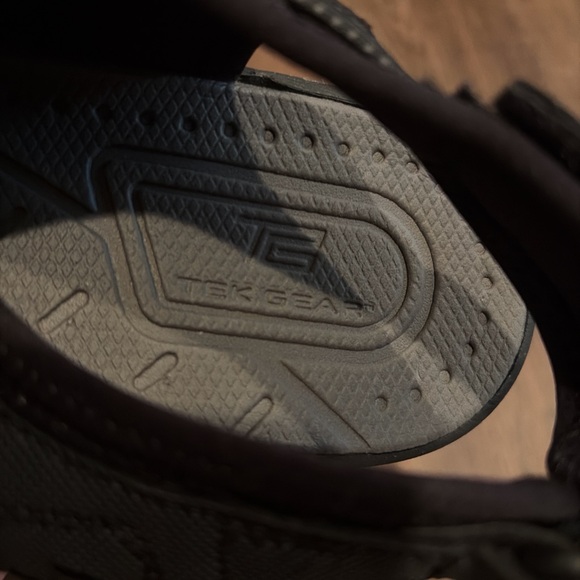 Kohl's Black Textured Sole Sandals - Picture 4 of 5